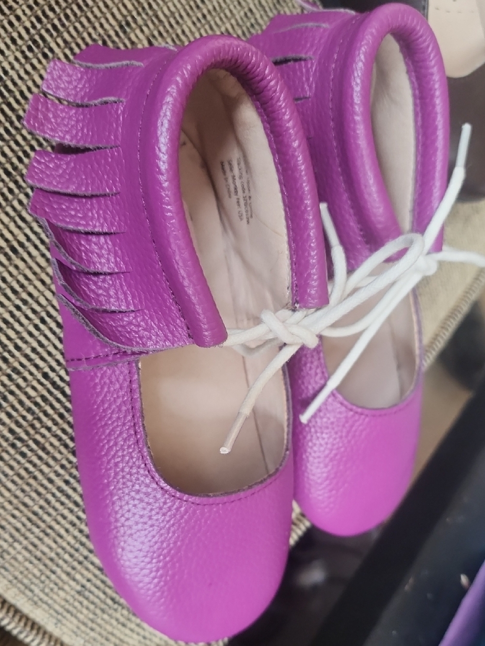 Girls Sz 4-5yrs Monkey Feet Purple Leather Moccasin Flats
